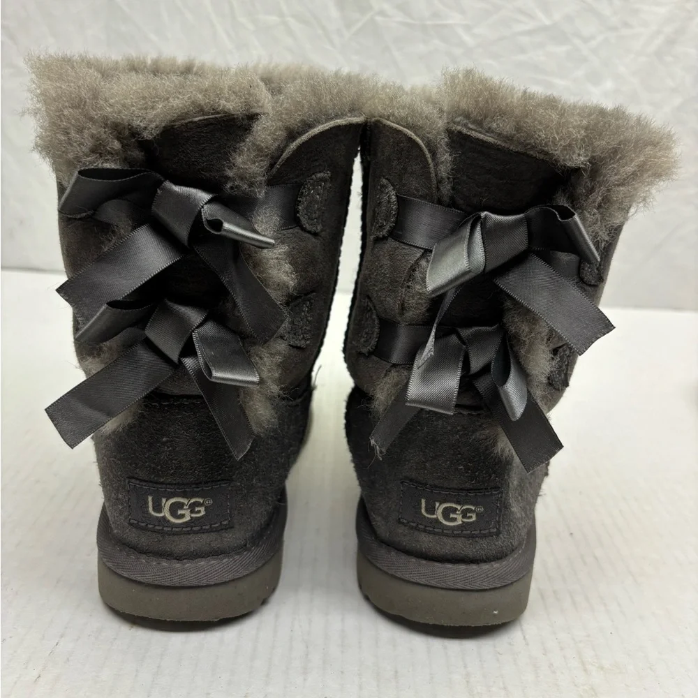 UGG Plush Shearling-Lined Boot little girl SZ 3, box 10